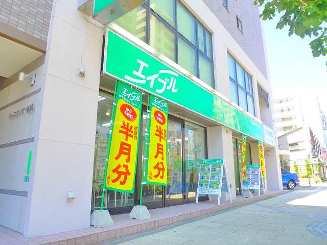 川崎街道沿い1階店舗です。お客様用の駐車場もございます。