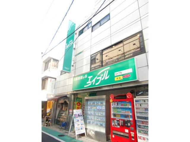 下北沢駅南口の改札を出て右方向を見て頂くとマクドナルドがございます。同建物の地下に当店はございます。