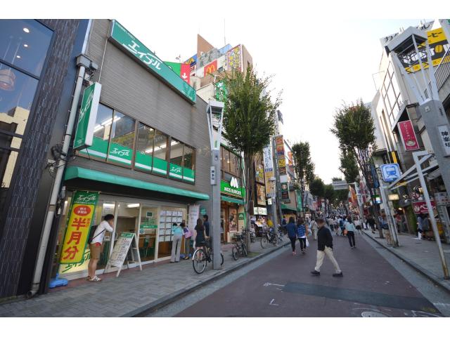 飯田橋地下鉄ｂ３出口目の前の店舗です。