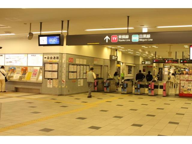 東横線武蔵小杉駅南口改札はこちらです。