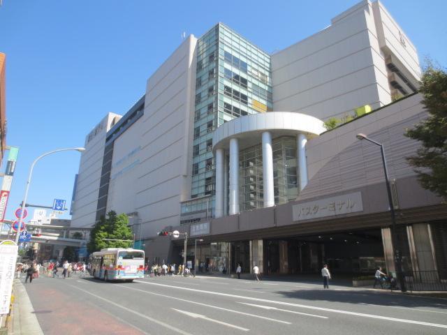 道案内①・上大岡駅の西口出口を出ますと、目の前には鎌倉街道がございます