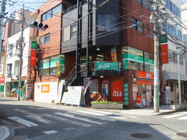 日吉駅西口に広がる商店街の日吉中央通りをまっすぐ、最初の交差点の角地の２階に当店があります。