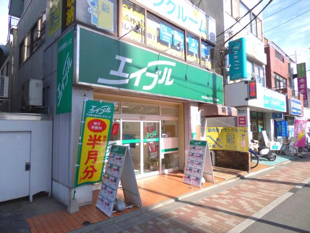 江古田駅北口をでて、線路沿いのマンションの１階です。