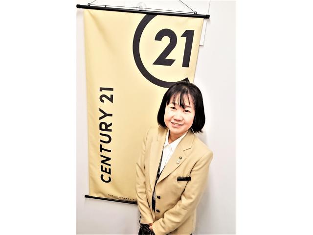 営業本部長の栗山純子です。お客様と楽しいお部屋探しを心がけています。
